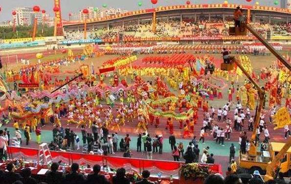 科捷龍機(jī)器人與中山“慈善萬人行”一起前行